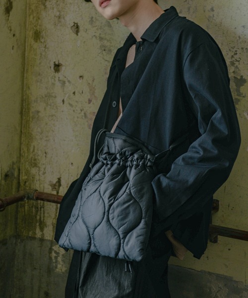 FOLLOWIN（フォロウィン）の「おしゃれデイリーキルティングクロスバック（ショルダーバッグ・レディース・ブラック/カーキ/ベージュ・ONE SIZE）」の8枚目の写真