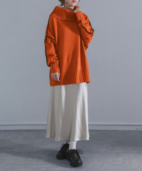 osharewalker(オシャレウォーカー)の「『配色ラインボリュームタートルニット』(ニット/セーター・レディース・ブラック/グレイッシュブルー/オレンジ/ベージュ・FREE)」の4枚目の写真