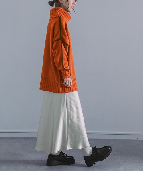 osharewalker(オシャレウォーカー)の「『配色ラインボリュームタートルニット』(ニット/セーター・レディース・ブラック/グレイッシュブルー/オレンジ/ベージュ・FREE)」の21枚目の写真