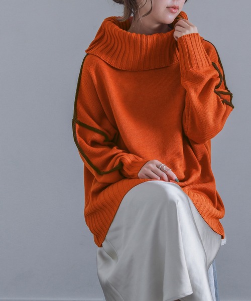 osharewalker(オシャレウォーカー)の「『配色ラインボリュームタートルニット』(ニット/セーター・レディース・ブラック/グレイッシュブルー/オレンジ/ベージュ・FREE)」の5枚目の写真