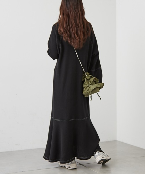 CIAOPANIC TYPY（チャオパニックティピー）の「2WAYあったかサーマル配色ステッチ袖ボリュームワンピース（ワンピース・レディース・ブラック/グレー系その他/ブラウン・ONE SIZE）」の7枚目の写真