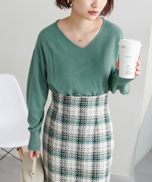 natural couture(ナチュラルクチュール)の「プチプラカシミアタッチVネックニット(ニット/セーター・レディース・ベージュ/ピンク/グリーン/ブラック/オフホワイト・FREE)」の4枚目の写真