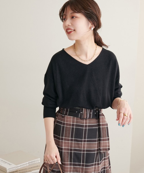 natural couture(ナチュラルクチュール)の「プチプラカシミアタッチVネックニット(ニット/セーター・レディース・ベージュ/ピンク/グリーン/ブラック/オフホワイト・FREE)」の9枚目の写真