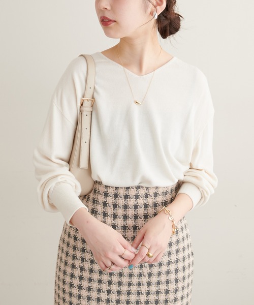 natural couture(ナチュラルクチュール)の「プチプラカシミアタッチVネックニット(ニット/セーター・レディース・ベージュ/ピンク/グリーン/ブラック/オフホワイト・FREE)」の16枚目の写真