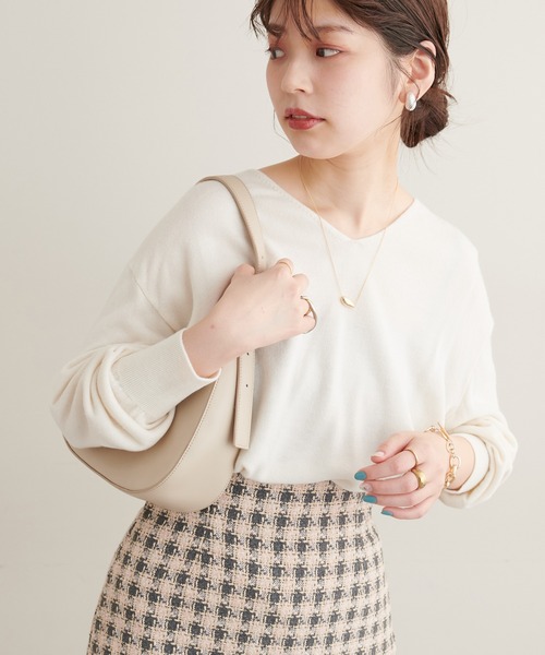 natural couture(ナチュラルクチュール)の「プチプラカシミアタッチVネックニット(ニット/セーター・レディース・ベージュ/ピンク/グリーン/ブラック/オフホワイト・FREE)」の12枚目の写真