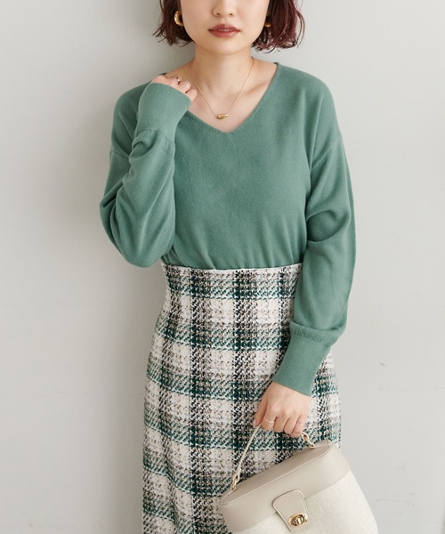 natural couture(ナチュラルクチュール)の「プチプラカシミアタッチVネックニット(ニット/セーター・レディース・ベージュ/ピンク/グリーン/ブラック/オフホワイト・FREE)」の10枚目の写真