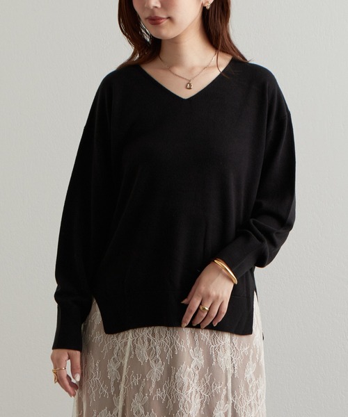 natural couture(ナチュラルクチュール)の「プチプラカシミアタッチVネックニット(ニット/セーター・レディース・ベージュ/ピンク/グリーン/ブラック/オフホワイト・FREE)」の22枚目の写真