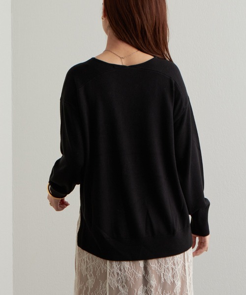 natural couture(ナチュラルクチュール)の「プチプラカシミアタッチVネックニット(ニット/セーター・レディース・ベージュ/ピンク/グリーン/ブラック/オフホワイト・FREE)」の11枚目の写真