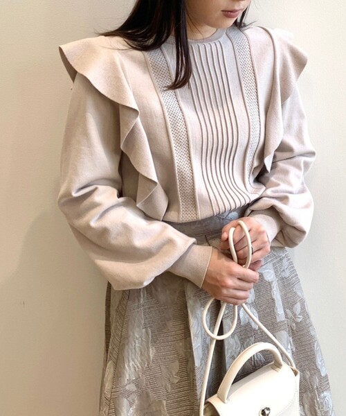 OPAQUE.CLIP(オペークドットクリップ)の「◆肩フリル変わり織りデザインニット(ニット/セーター・レディース・ナチュラル/グリーン系/ネイビー・38)」の8枚目の写真