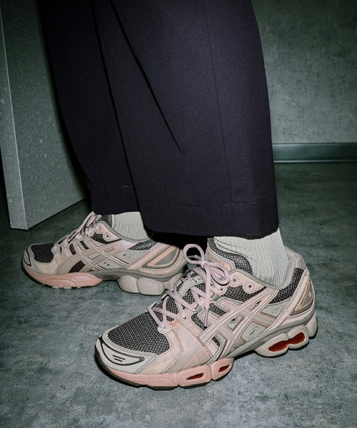 ASICS(アシックス)の「GEL-NIMBUS 9(スニーカー・メンズ・グレー・25.5/29/28.5/24/25/26/24.5/27.5/28/27/26.5/23.5)」の2枚目の写真