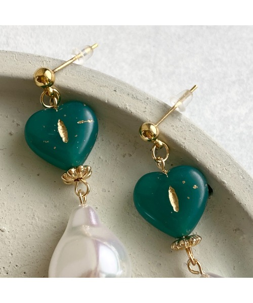 tone(トーン)の「【-lensa-】チェコハート×パールピアス(MA)(ピアス(両耳用)・レディース・グリーン・FREE)」の4枚目の写真