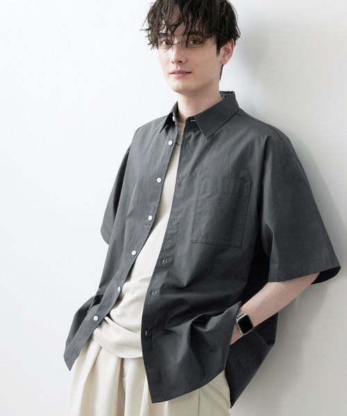 Anchor Smith(アンカー スミス)の「サイドスリットルーズレギュラーカラーブロードS/Sシャツ(シャツ/ブラウス・メンズ・チャコール/サックスブルー/ホワイト/ライトベージュ/ブラック/グレー系/ブルー系・M/L)」の1枚目の写真