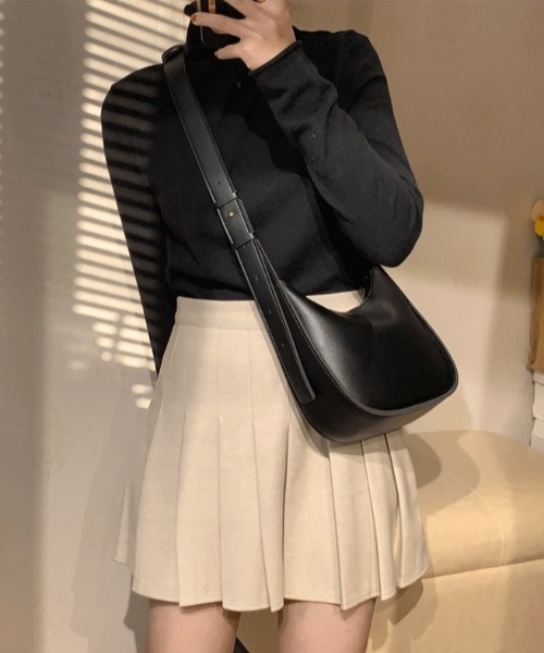 moment+（モーメントプラス）の「【累計販売枚数1万枚突破！】ワンハンドルハーフムーンハンドバッグ（ハンドバッグ・レディース・ブラック/ブラウン/アイボリー・FREE）」の4枚目の写真