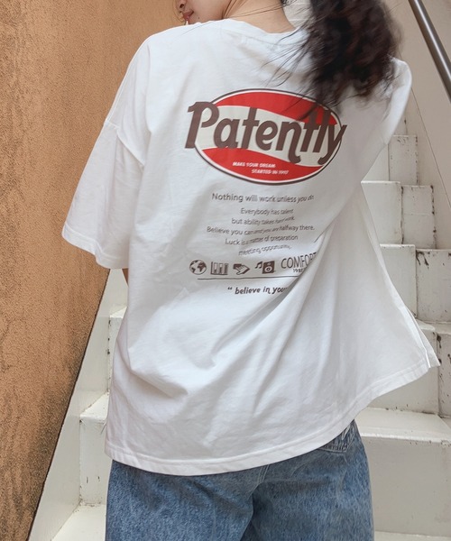 AS KNOW AS plus（アズノゥアズプラス）の「○楕円ロゴ刺繍 バックプリントビッグＴシャツ（Tシャツ/カットソー・レディース・オフホワイト/ライトブルー/オートミール/スミクロ/アイボリー系2/オレンジ/ホワイト系2/ブラック系2/ホワイト系3/アイボリー系3/ブラック系3/ブルー系3/ブラック系4/イエロー系4/アイボリー系4/ホワイト系4/ブルー系5/ブラック系5/アイボリー系5/ホワイト系5・FREE）」の3枚目の写真