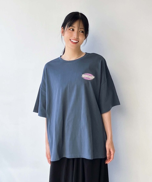 AS KNOW AS plus（アズノゥアズプラス）の「○楕円ロゴ刺繍 バックプリントビッグＴシャツ（Tシャツ/カットソー・レディース・オフホワイト/ライトブルー/オートミール/スミクロ/アイボリー系2/オレンジ/ホワイト系2/ブラック系2/ホワイト系3/アイボリー系3/ブラック系3/ブルー系3/ブラック系4/イエロー系4/アイボリー系4/ホワイト系4/ブルー系5/ブラック系5/アイボリー系5/ホワイト系5・FREE）」の18枚目の写真