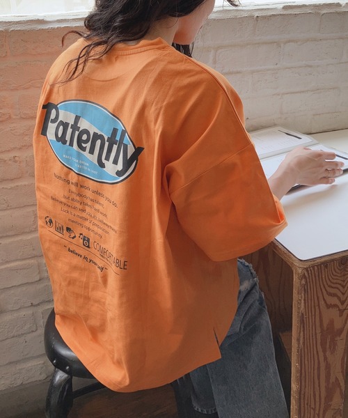 AS KNOW AS plus（アズノゥアズプラス）の「○楕円ロゴ刺繍 バックプリントビッグＴシャツ（Tシャツ/カットソー・レディース・オフホワイト/ライトブルー/オートミール/スミクロ/アイボリー系2/オレンジ/ホワイト系2/ブラック系2/ホワイト系3/アイボリー系3/ブラック系3/ブルー系3/ブラック系4/イエロー系4/アイボリー系4/ホワイト系4/ブルー系5/ブラック系5/アイボリー系5/ホワイト系5・FREE）」の20枚目の写真