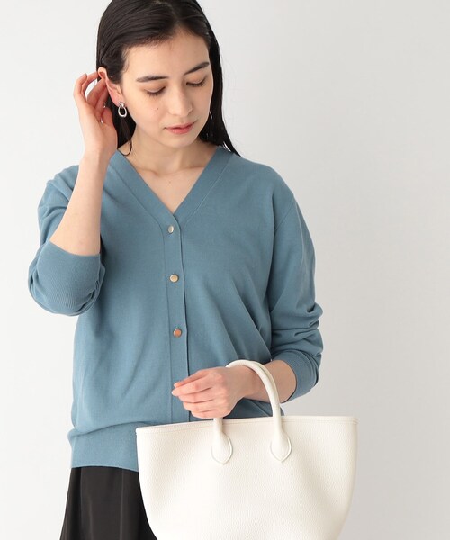OPAQUE.CLIP（オペークドットクリップ）の「◆オーガニックコットン Vネックニットカーディガン【洗える/UVケア】（カーディガン/ボレロ・レディース・ライトブルー/ブラック/ホワイト系5/ピンク系・40/38）」の4枚目の写真