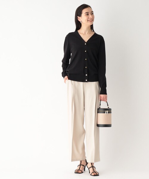 OPAQUE.CLIP（オペークドットクリップ）の「◆オーガニックコットン Vネックニットカーディガン【洗える/UVケア】（カーディガン/ボレロ・レディース・ライトブルー/ブラック/ホワイト系5/ピンク系・40/38）」の6枚目の写真