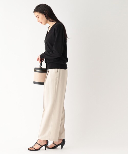 OPAQUE.CLIP（オペークドットクリップ）の「◆オーガニックコットン Vネックニットカーディガン【洗える/UVケア】（カーディガン/ボレロ・レディース・ライトブルー/ブラック/ホワイト系5/ピンク系・40/38）」の7枚目の写真