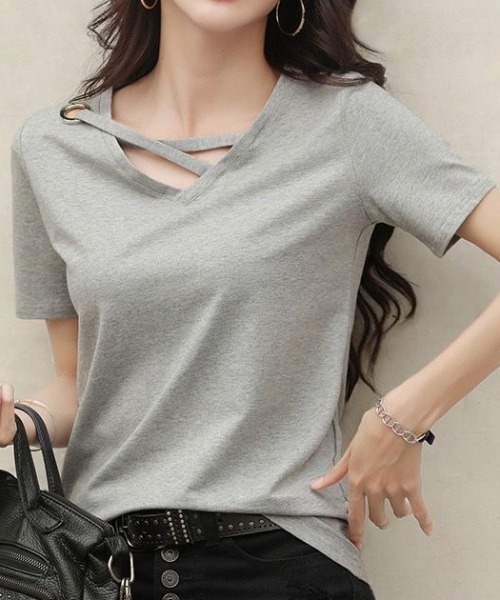 deux amour(ドゥーザムール)の「VネックアシメデザインハトメTシャツ(Tシャツ/カットソー・レディース・ホワイト/ブラック/グレー/イエロー/グリーン・FREE)」の3枚目の写真