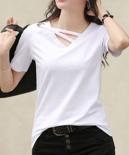 deux amour(ドゥーザムール)の「VネックアシメデザインハトメTシャツ(Tシャツ/カットソー・レディース・ホワイト/ブラック/グレー/イエロー/グリーン・FREE)」の1枚目の写真