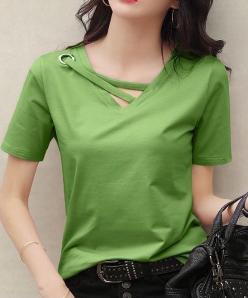 deux amour(ドゥーザムール)の「VネックアシメデザインハトメTシャツ(Tシャツ/カットソー・レディース・ホワイト/ブラック/グレー/イエロー/グリーン・FREE)」の4枚目の写真