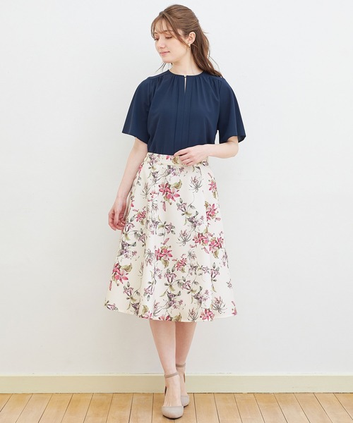 alotta（アロッタ）の「ミモレ丈花柄プリントスカート（スカート・レディース・ホワイト系その他/ネイビー系・M/L/LL/3L）」の3枚目の写真