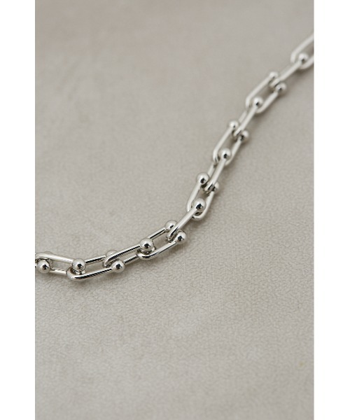 AZUL by moussy（アズールバイマウジー）の「Uチェーンネックレス（ネックレス・メンズ・シルバー・FREE）」の3枚目の写真