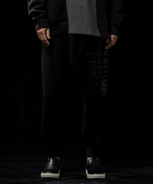 C DIEM（カルペディエム）の「C DIEM(カルペディエム)@Grossy Logo Super Strech PT（スウェットパンツ・メンズ・ブラック/グレー・S/M/L）」の2枚目の写真