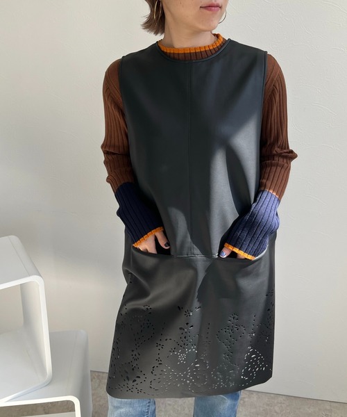 LHELBIE(レルビエ)の「カットワーク合成皮革ジャンスカジレ(ノーカラージャケット・レディース・モカ/グリーン/ブラック・M)」の22枚目の写真