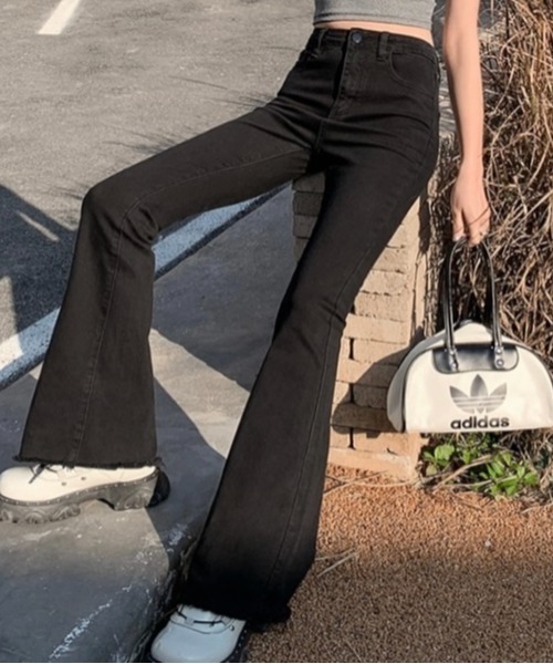 LADY LIKE(レディライク)の「裾フリンジフレアーデニム(デニムパンツ・レディース・サックスブルー/ブラック/ダークグレー・S/M/L)」の11枚目の写真