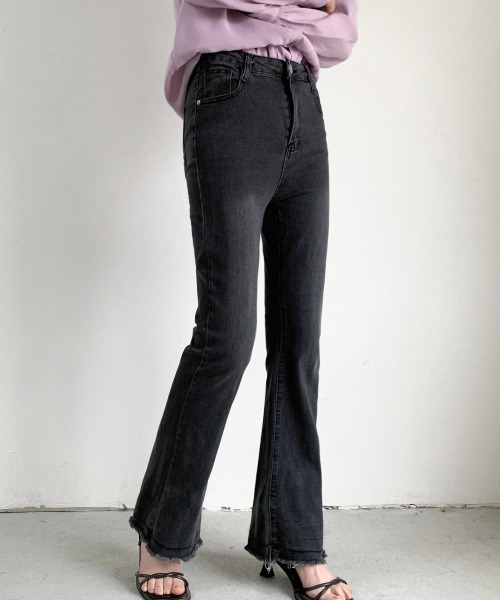 LADY LIKE(レディライク)の「裾フリンジフレアーデニム(デニムパンツ・レディース・サックスブルー/ブラック/ダークグレー・S/M/L)」の14枚目の写真