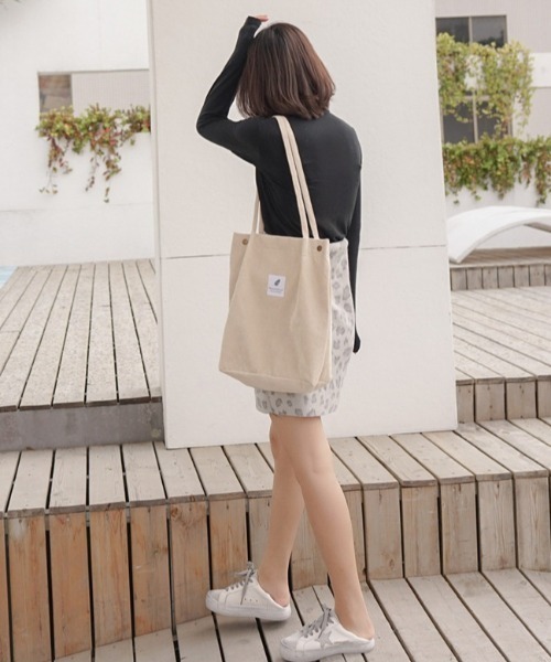 wears(ウェアーズ)の「【A4収納可能】コーデュロイトートバッグ(トートバッグ・レディース・ブラック/ブラウン/ベージュ・FREE)」の19枚目の写真