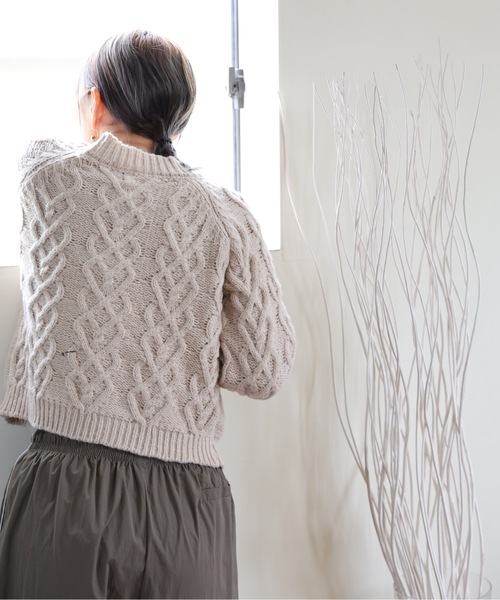 ULEULA（ウルア）の「柄編みニットカーディガン（カーディガン/ボレロ・レディース・アイボリー/ブラック/グレイッシュベージュ・FREE）」の6枚目の写真