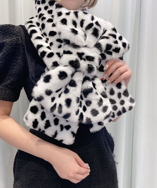 lilLilly（リルリリー）の「リボンファーマフラー（マフラー・レディース・ホワイト/ベージュ/ブラック・SMALL）」の2枚目の写真