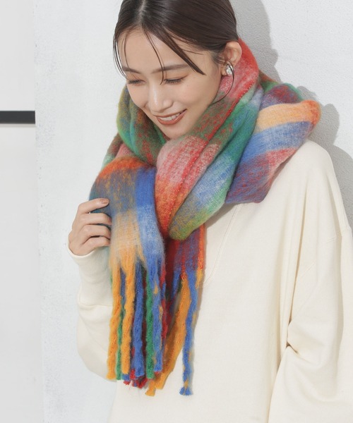 NANO universe（ナノユニバース）の「WEB限定/シャギーチェック太フリンジボリュームマフラー（マフラー・レディース・サックスブルー/イエロー/レッド/グリーン・FREE）」の4枚目の写真