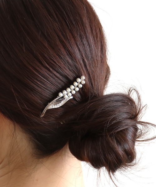 Three Four Time（ｽﾘｰﾌｫｰﾀｲﾑ）の「スズランパールコーム【結婚式/パーティ/フォーマル/デイリー】（バレッタ/ヘアクリップ・レディース・ゴールド/シルバー・FREE）」の3枚目の写真