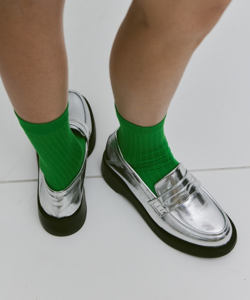 un/neu（アンノイ）の「トラックソールボリュームローファー / 厚底ローファー（ローファー・レディース・ブラック/シルバー・M/L/S）」の5枚目の写真