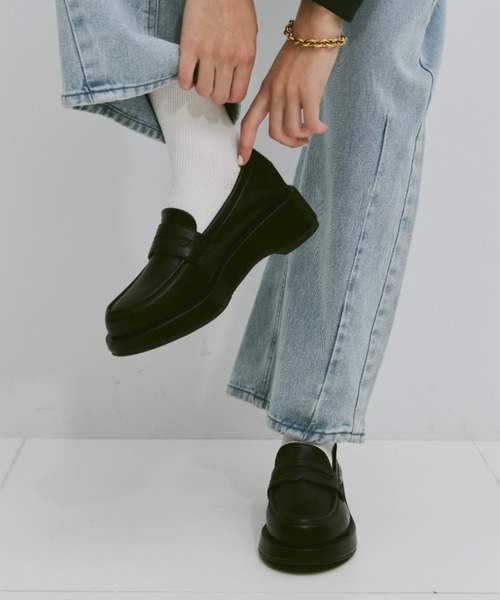 un/neu（アンノイ）の「トラックソールボリュームローファー / 厚底ローファー（ローファー・レディース・ブラック/シルバー・M/L/S）」の20枚目の写真