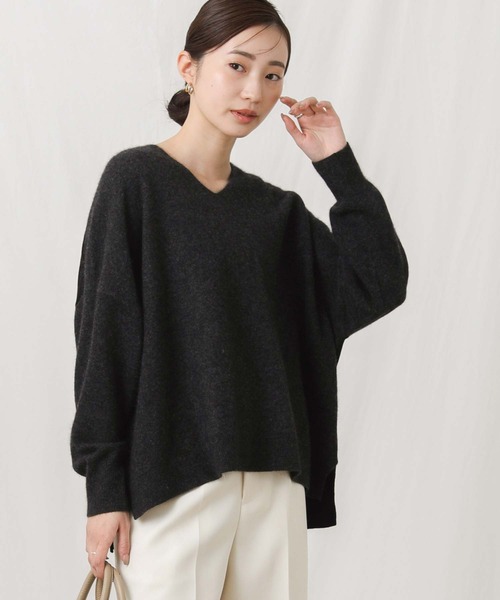 Gready Brilliant(グレディブリリアン)の「Rac30Vネックバイカラーニット(ニット/セーター・レディース・ベージュ/チャコールグレー・FREE)」の7枚目の写真