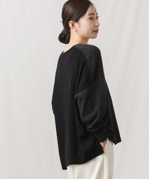 Gready Brilliant(グレディブリリアン)の「Rac30Vネックバイカラーニット(ニット/セーター・レディース・ベージュ/チャコールグレー・FREE)」の8枚目の写真