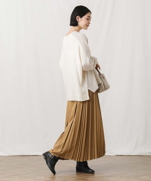 Gready Brilliant(グレディブリリアン)の「Rac30Vネックバイカラーニット(ニット/セーター・レディース・ベージュ/チャコールグレー・FREE)」の12枚目の写真