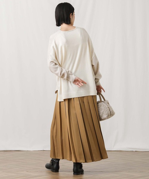 Gready Brilliant(グレディブリリアン)の「Rac30Vネックバイカラーニット(ニット/セーター・レディース・ベージュ/チャコールグレー・FREE)」の13枚目の写真