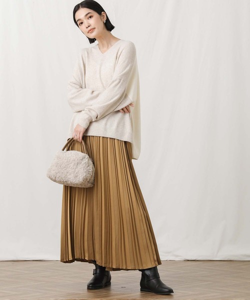 Gready Brilliant(グレディブリリアン)の「Rac30Vネックバイカラーニット(ニット/セーター・レディース・ベージュ/チャコールグレー・FREE)」の14枚目の写真