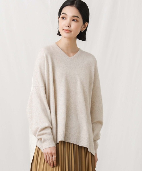 Gready Brilliant(グレディブリリアン)の「Rac30Vネックバイカラーニット(ニット/セーター・レディース・ベージュ/チャコールグレー・FREE)」の15枚目の写真