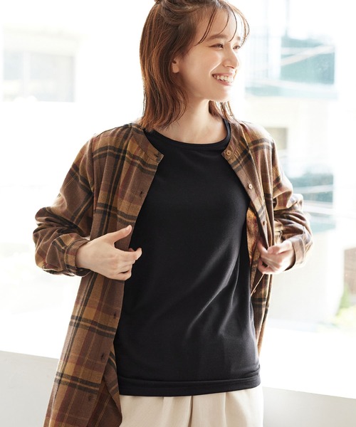 Viola e Viola(ヴィオラエヴィオラ)の「もっちり裏起毛トップス クルーネック(Tシャツ/カットソー・レディース・ホワイト/チャコール/グリーン/ブラック・LL/3L/M/L)」の1枚目の写真