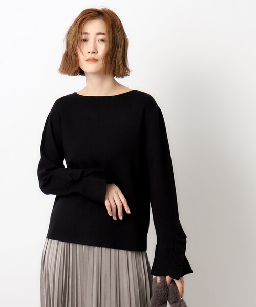 OPAQUE.CLIP（オペークドットクリップ）の「◆≪S-LLsize≫ 袖口フリル ボートネックニット【洗濯機洗い可】（ニット/セーター・レディース・ライトベージュ/レッド系1/グレー/ブラック・40/36/38/42）」の2枚目の写真