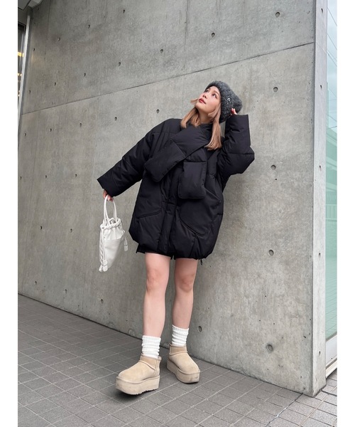 JUMELLE(ジュメロ)の「【セットアイテム】マフラー付きファイバーダウンコート(ダウンジャケット/コート・レディース・ブラック/アイボリー・MEDIUM)」の9枚目の写真