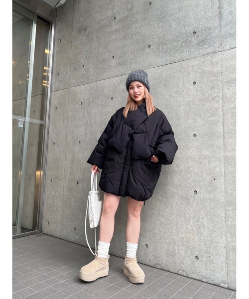 JUMELLE(ジュメロ)の「【セットアイテム】マフラー付きファイバーダウンコート(ダウンジャケット/コート・レディース・ブラック/アイボリー・MEDIUM)」の11枚目の写真