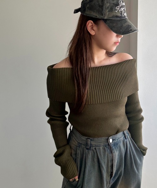 apres jour mignon(アプレジュールミニョン)の「配色リブオフショルニット【ZOZOTOWN限定アイテム】(ニット/セーター・レディース・カーキ/ネイビー/ブラック・X-LARGE/フリー)」の3枚目の写真